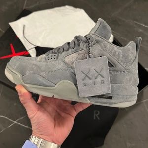 Jordan 4 Retro Kaws